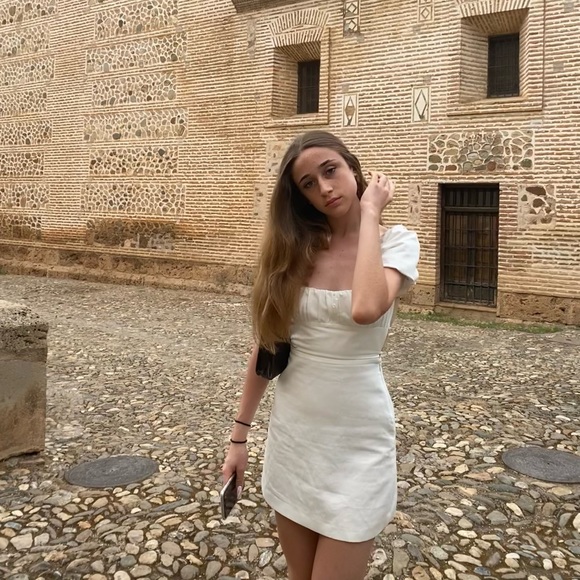 Short Sumer white dress - Picture 2 of 3